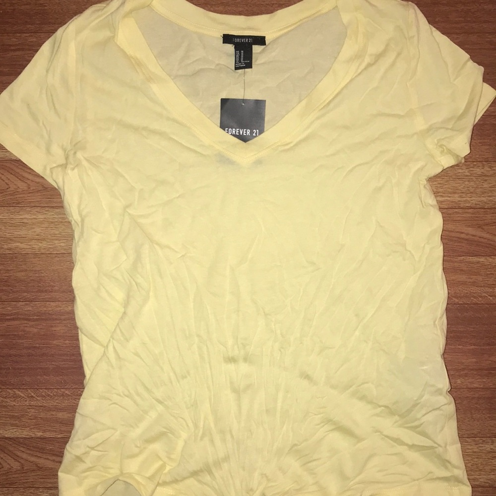 🆕 Forever 21 tee 🆕 - Picture 2 of 3